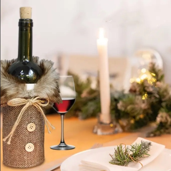 Wine bottle gift cover, NIP, brown chevron, faux fur collar, buttons, 9.8”x5.9” - Picture 2 of 6